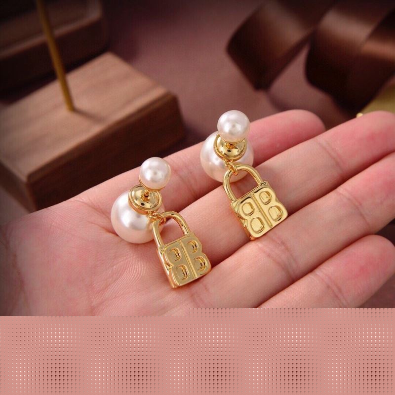 Ba*len*cia*ga earrings
